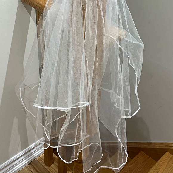 Short two layer wedding veil - Picture 2 of 4